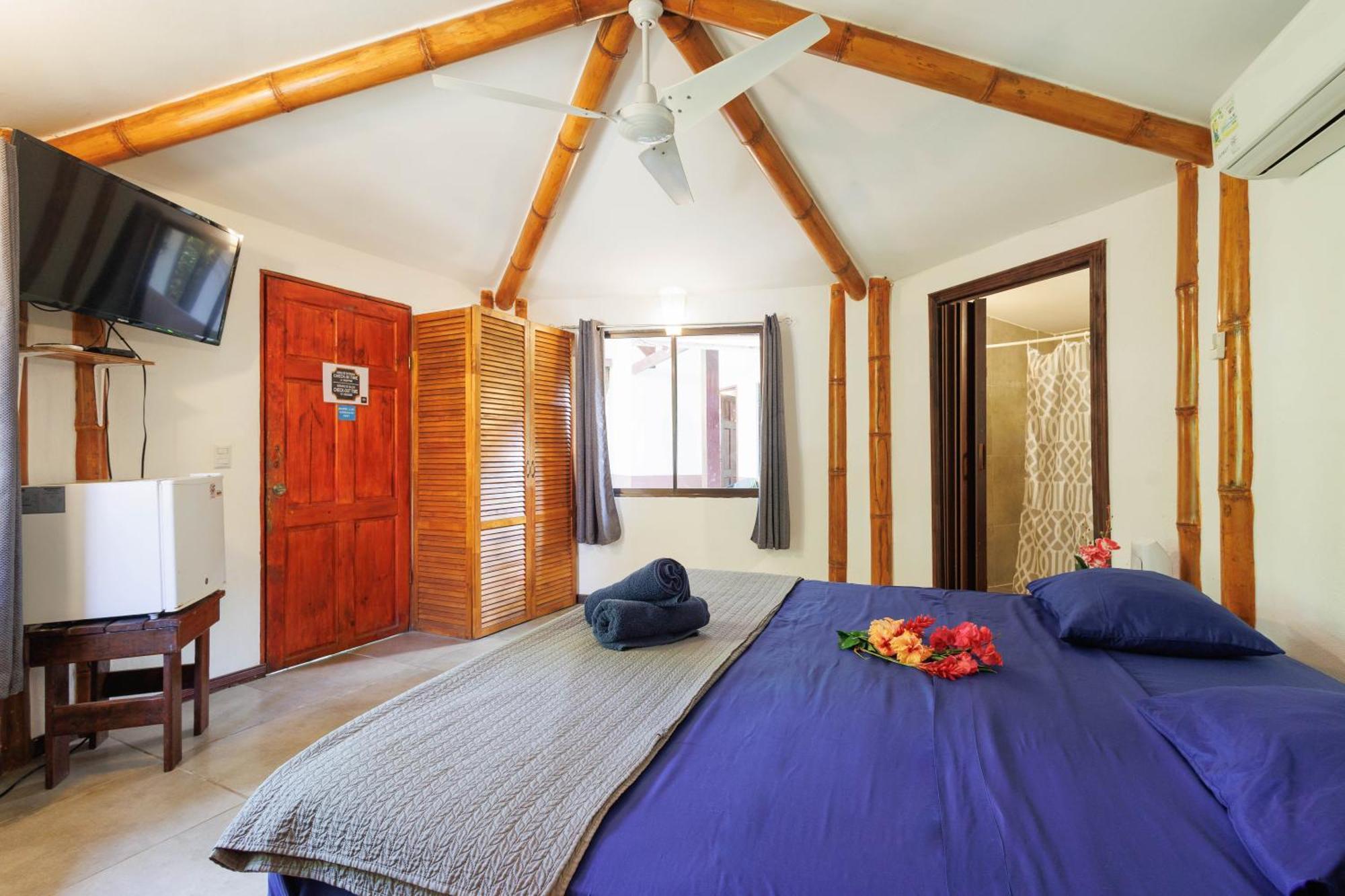 Bambutel Cocles Hotel Puerto Viejo de Talamanca Ngoại thất bức ảnh