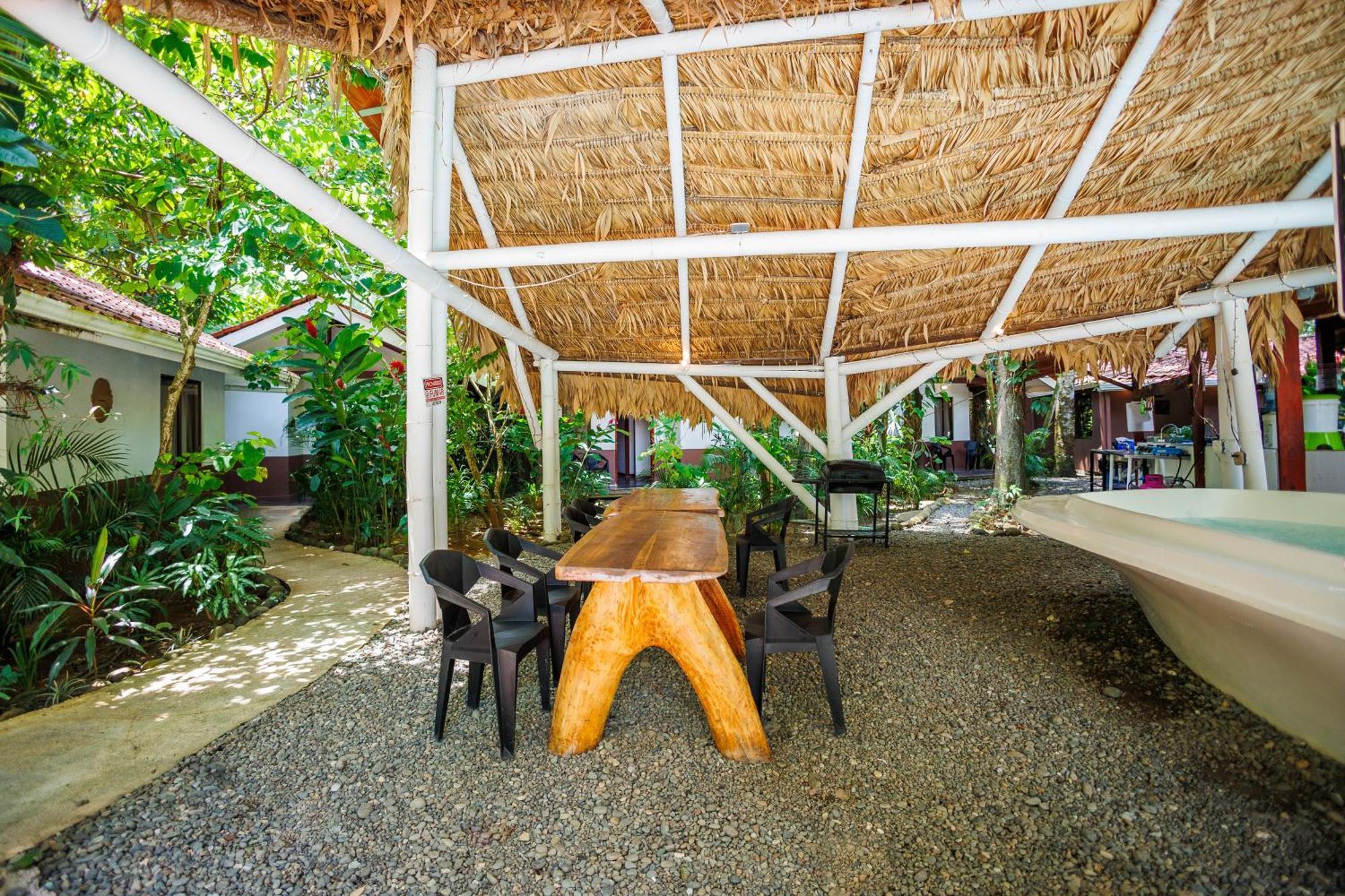 Bambutel Cocles Hotel Puerto Viejo de Talamanca Ngoại thất bức ảnh
