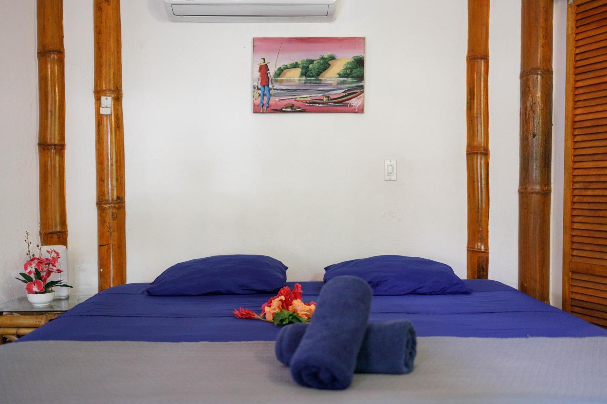 Bambutel Cocles Hotel Puerto Viejo de Talamanca Ngoại thất bức ảnh