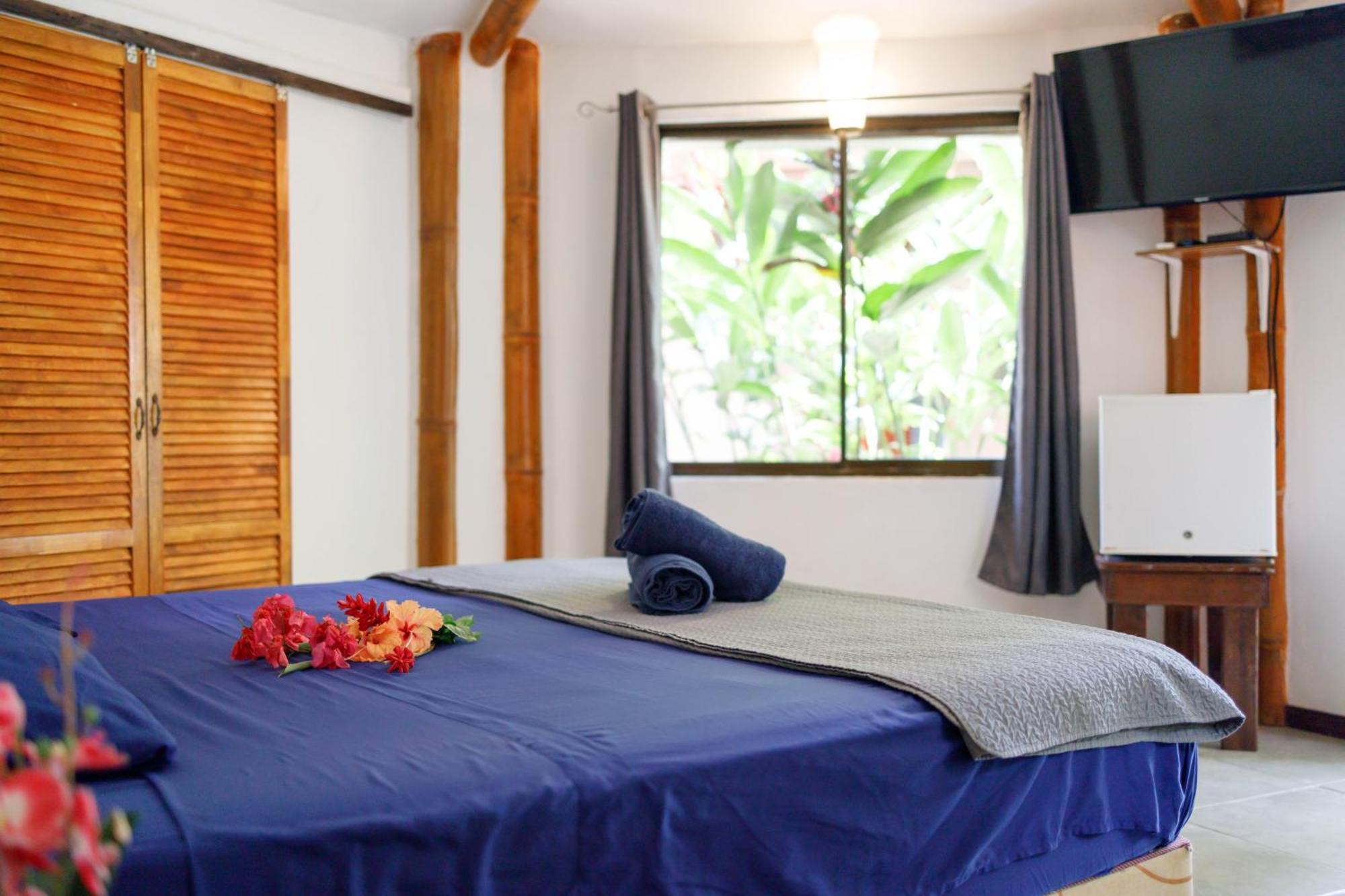 Bambutel Cocles Hotel Puerto Viejo de Talamanca Ngoại thất bức ảnh